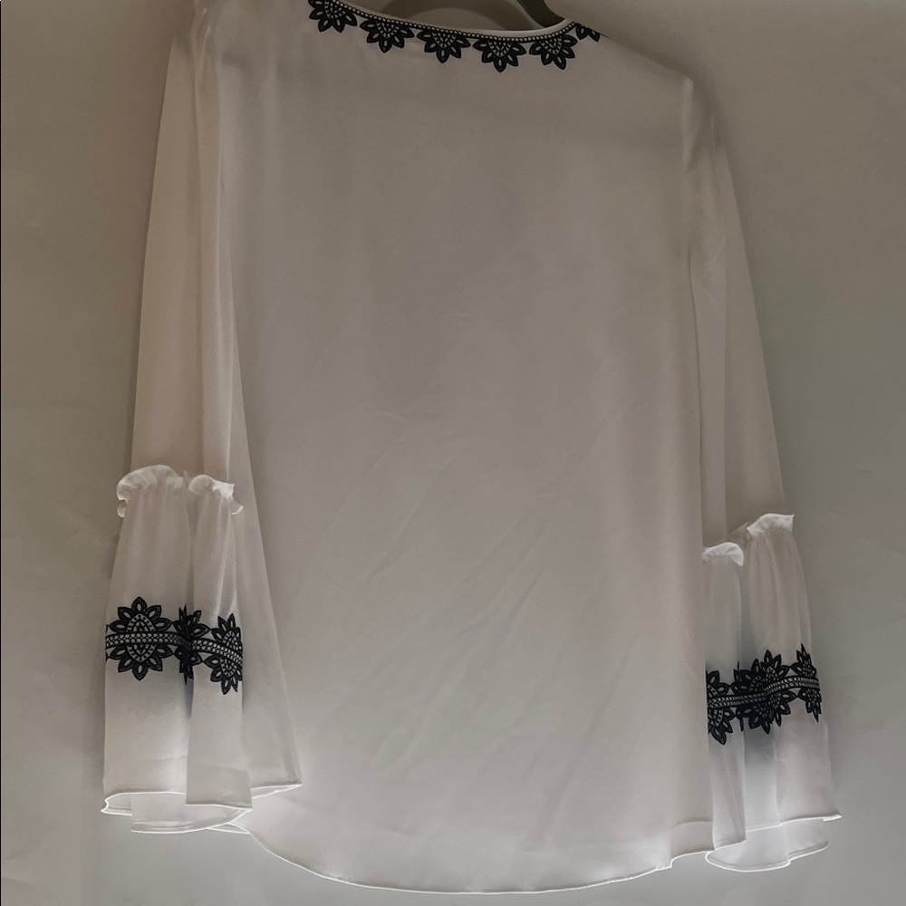White House Black Market white Top with Black Detailing - Picture 11 of 11